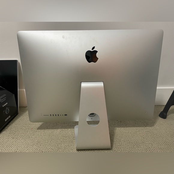 Mac desktop computer - Picture 2 of 2